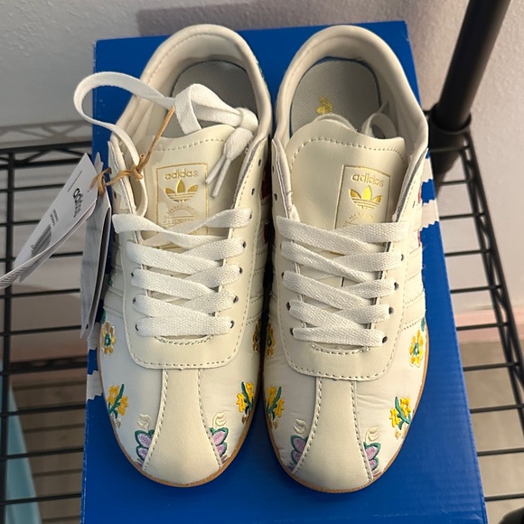 Adidas Tokyo White Sneakers with Floral Embroidery. NWT! Rare size/ color! - Picture 4 of 4